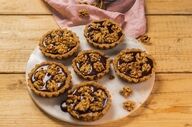 طرز تهیه تارت گردویی | همه دوسش دارن