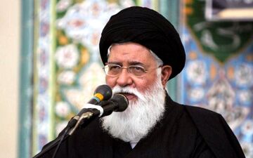 امام جمعه مشهد: پایگاه‌های نظامی آمریکا مخل امنیت کشورهاست
