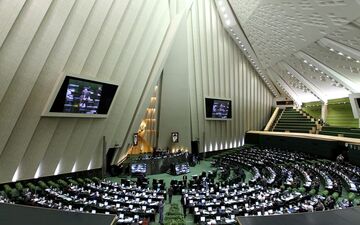 ممنوعیت ثبت‌نام «اشخاص غیرایرانی» و «دارای تابعیت مضاعف» در انتخابات ریاست جمهوری