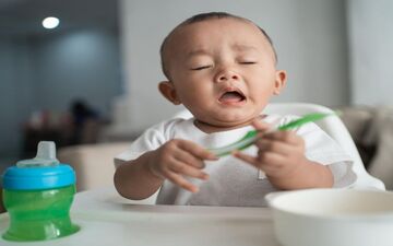 چگونه شیء گیرکرده در بینی کودک را خارج کنیم؟
