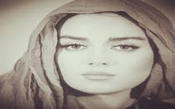پوشش متفاوت خانم بازیگر ایرانی در پاساژهای خارج از کشور