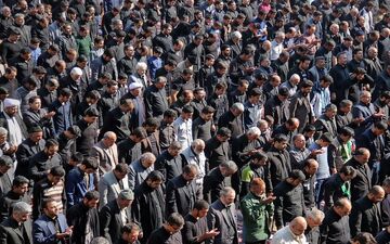 اقامه نماز ظهر عاشورا در خرم‌آباد