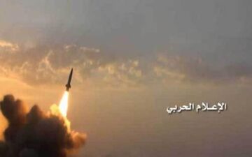  ارتش یمن پایگاه نظامی سعودی ها را باموشک هدف قرار داد