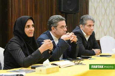  نشست هم‌اندیشی تورلیدرها برای جذب گردشگر  در سالن آناهیتا هتل پارسیان کرمانشاه 