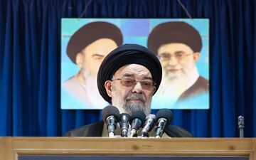 امام‌جمعه اصفهان: ملت ایران با اتحاد و درایت رهبر انقلاب سختی‌ها را پشت سر گذاشته است