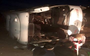 حادثه واژگونی اتوبوس محور میامی به سبزوار ۱۷ مصدوم داشت