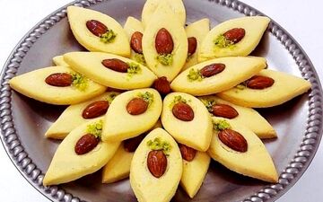 طرز تهیه شیرینی بادامی نرم و خوش‌عطر