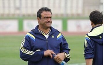 الان وقت نیمکت‌نشین کردن بازیکنی مثل سیدجلال نیست!