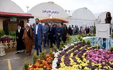 جشنواره گل‌های زینتی در خمینی شهر+فیلم