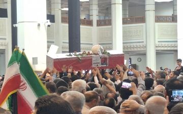 وداعی باشکوه با پیکر شهید خلبان مجید کاظمی در حرم شاهچراغ(ع)