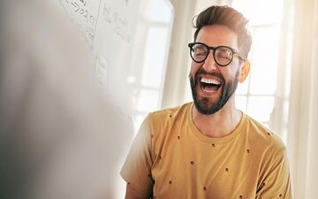 علت خنده های عصبی چیست؟+درمان