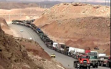 تردد بیش از نیم میلیون کامیون حامل کالاهای صادراتی در مرزهای پنج گانه استان کرمانشاه 