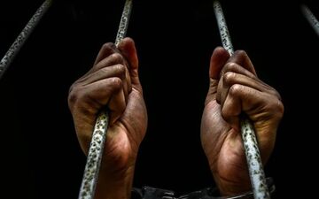 اقدام شیطانی معلم زن/ آزار جنسی دانش آموز 15 ساله 
