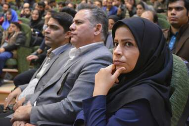اهدای تندیس مهر حقوق بشر به علی دایی اسوره فوتبال ایران در کرمانشاه