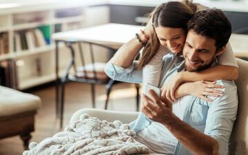 مرد هوس بازی که در یک روز، پول و زنش را از دست داد! + ویدئو