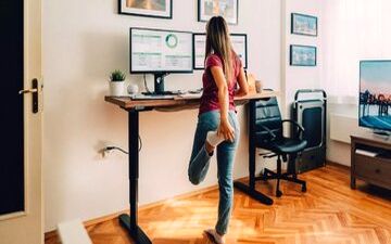 کدام میز کار بهتر است، ایستادنی یا نشستنی؟