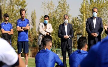 خلیل زاده: در استقلال قراردادهای 10-11 میلیاردی وجود دارد/ باید 130 هزار دلار به پسر شفر پرداخت کنیم