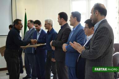 تجلیل از کارگران خدماتی و کارکنان فضای سبز شهرداری در فرهنگسرای گل‌نرگس