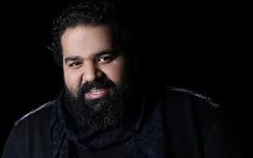 سلفی جالب خواننده مشهور با خواهرش