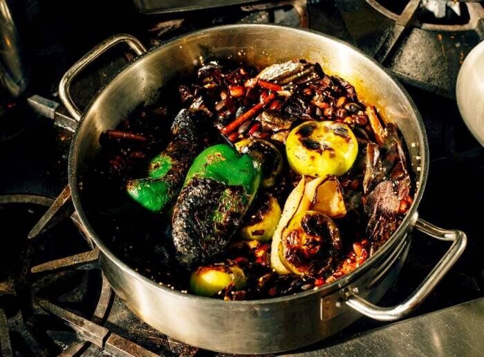 رفع بوی سوختگی از غذا + روش های ساده و فوری
