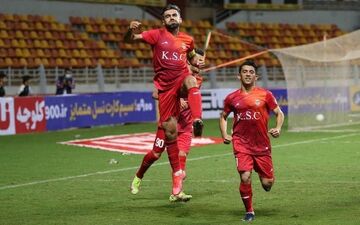 شروع قدرتمندانه مدافع عنوان قهرمانی