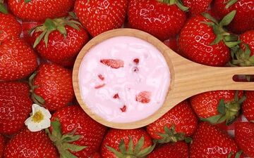 معجزه توت فرنگی برای روشن کردن پوست صورت| طرز تهیه ماسک روشن کننده پوست با توت فرنگی