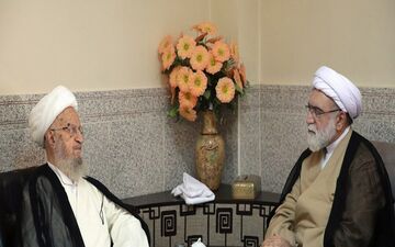 آیت الله مکارم شیرازی: مظاهر فساد و فقر در مشهد به حداقل برسد