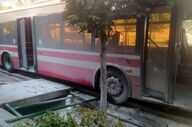 حرکت ناگهانی اتوبوس در خیابان ولیعصر تهران؛ آتش‌سوزی موتور و مصدومیت ۶ نفر