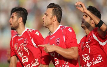 قاتل پرسپولیسی آبی‌ها، هواداران استقلال را به آتش کشید + عکس