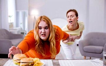 چرا بسیاری از افراد مبتلا به بولیمیا، وزن طبیعی دارند؟ / اصلا بولیمیا چیست؟