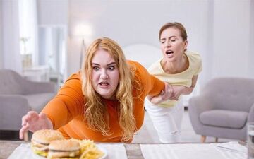 چرا بسیاری از افراد مبتلا به بولیمیا، وزن طبیعی دارند؟ / اصلا بولیمیا چیست؟