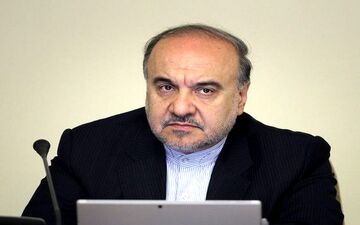 هدیه وزیر ورزش و جوانان به سرمربی استقلال+ عکس
