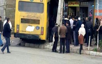 صحنه هولناک ورود اتوبوس به مغازه قنادی در قزوین + عکس