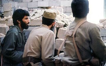 لحظات دیده نشده‌ای از حضور «رهبر انقلاب» در خرمشهر در کنار «شهید جهان آرا» + فیلم