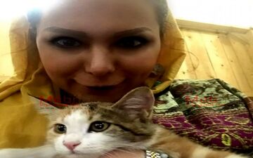 گربه بازی بهار ارجمند در یزد! (عکس)