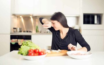 موقع پوست کندن پیاز تا می توانید اشک بریزید