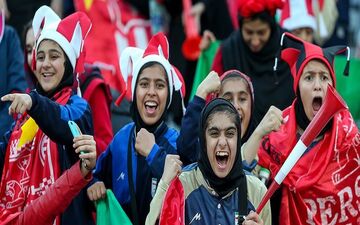 تمجید روسای FIFA و AFC از حضور بانوان در ورزشگاه آزادی