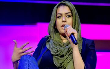اینفلوئنسر زن مسلمان از پرواز خطوط هوایی آمریکا اخراج شد
