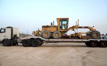توقیف یک گریدر قاچاق در عسلویه 