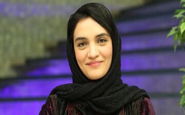 حضور میترا حجار در مترو با یک تی شرت متفاوت + عکس 