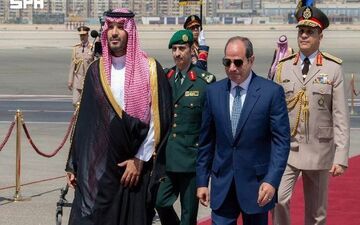 ولیعهد عربستان به قاهره وارد شد و مورد استقبال قرار گرفت