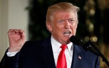 ترامپ اخراج این مرد را «روز بزرگ دموکراسی» خواند!