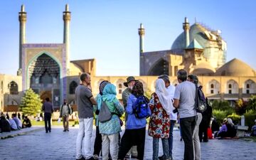 سایه سنگین سیاست بر سر گردشگری ایران
