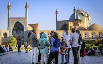 سایه سنگین سیاست بر سر گردشگری ایران
