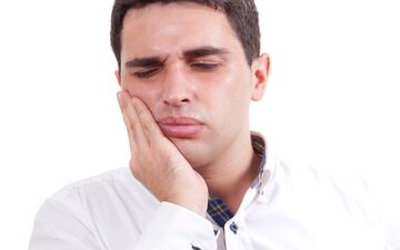 درد فک پایین نشانه چیست؟