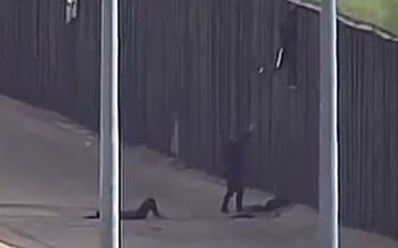 مجروحیت دو دختر نوجوان هنگام پرش از روی دیوار مرزی آمریکا +فیلم 