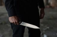 قتل‌عام در مهرآباد؛ قهرمانِ خانواده زیر ضربات قمه و چاقوی «همسایه‌ی دیوانه» سلاخی شد!
