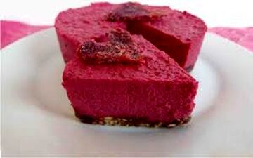 طرز تهیه کیک خوشرنگ لبو