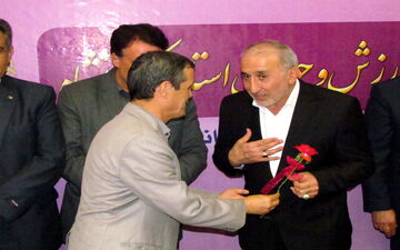 تقدیر و تجلیل از روزنامه‌نگاران توسط اداره ورزش و جوانان به روایت تصویر