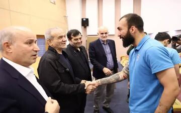 وعده‌های رئیس‌جمهور به ملی‌پوشان؛ تاج: تیم ملی همیشه در کنار مردم است